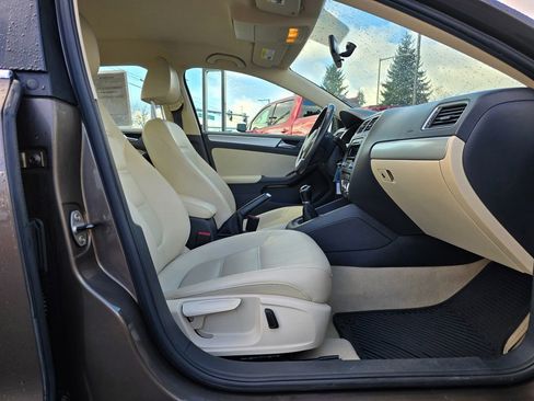 Used 2013 Volkswagen Jetta SE image 40