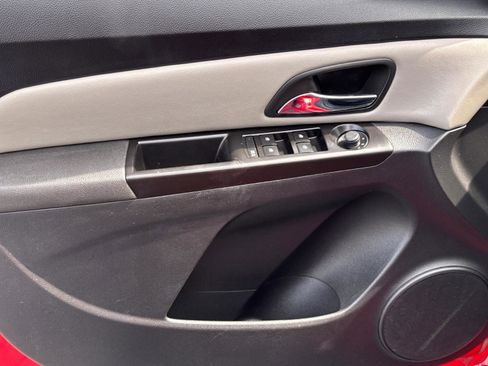 Used 2014 Chevrolet Cruze LS image 15