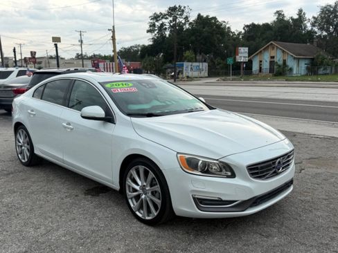 Used 2016 Volvo S60 T5 Inscription Platinum w/ Climate Package FWD image 4
