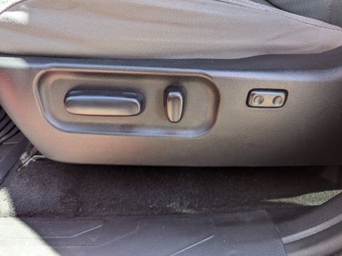 Used 2020 Toyota Tacoma SR5 AWD/4WD image 12