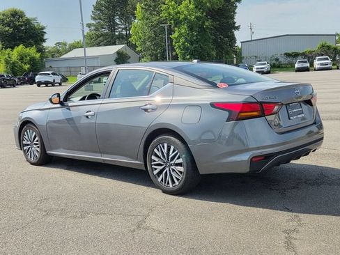 Used 2025 Nissan Altima 2.5 SV FWD image 3