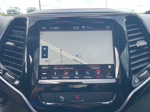 Used 2019 Jeep Cherokee Limited AWD/4WD image 7