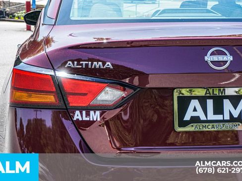 Used 2025 Nissan Altima 2.5 SV FWD image 12
