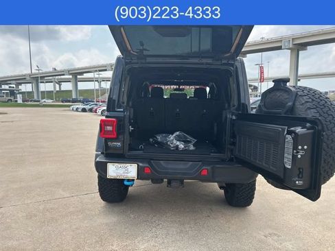 Used 2023 Jeep Wrangler Unlimited Rubicon 4xe w/ Cold Weather Group AWD/4WD image 11