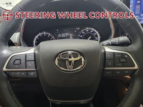 Used 2022 Toyota Highlander Platinum AWD/4WD image 18