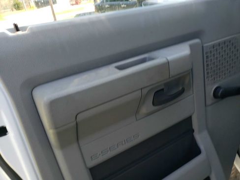 Used 2015 Ford E-350 and Econoline 350 Super Duty RWD image 31