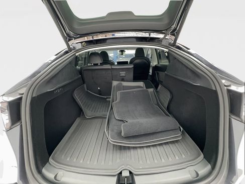 Used 2025 Tesla Model Y Long Range RWD image 16