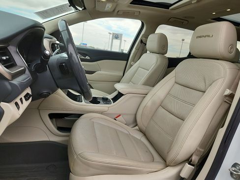 Used 2022 GMC Acadia Denali w/ Denali Ultimate Package FWD image 13