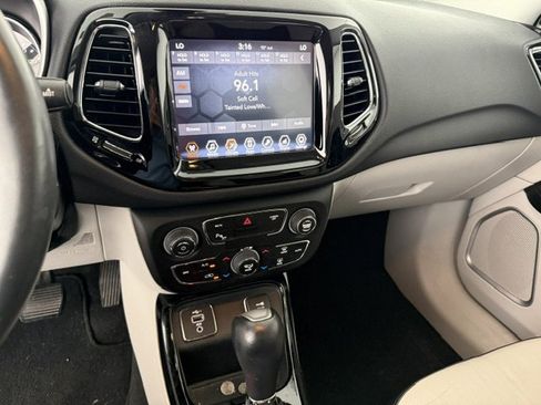 Used 2018 Jeep Compass Limited w/ Safe & Security Group FWD image 10