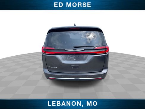 Used 2023 Chrysler Pacifica Touring-L FWD image 7