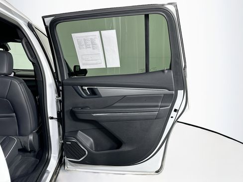 Used 2025 Buick Enclave Preferred image 32