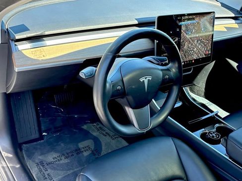Used 2018 Tesla Model 3 Long Range RWD image 11