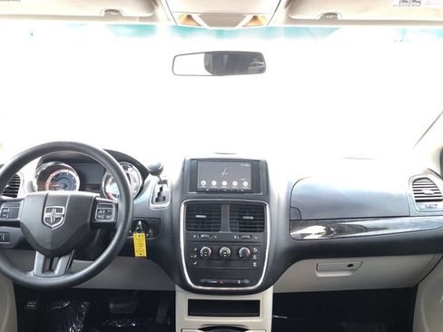 Used 2015 Dodge Grand Caravan American Value Package FWD image 18