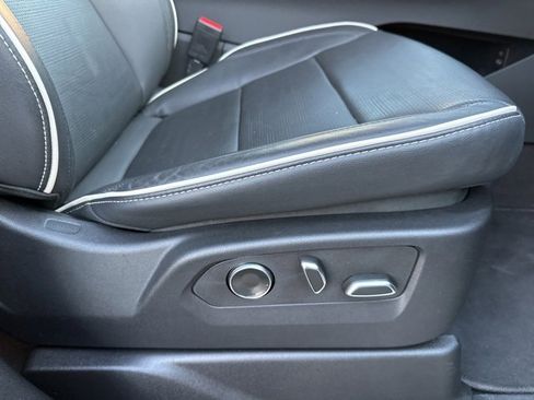 Used 2025 Cadillac Escalade Premium Luxury image 12