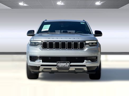 Used 2024 Jeep Wagoneer L Series III w/ Flexible Seating Group AWD/4WD image 5