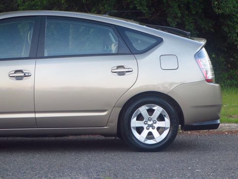Used 2005 Toyota Prius FWD image 29