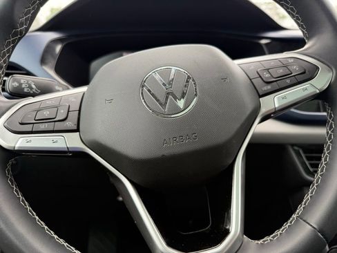 Used 2023 Volkswagen Taos SE w/ Panoramic Sunroof Package image 21