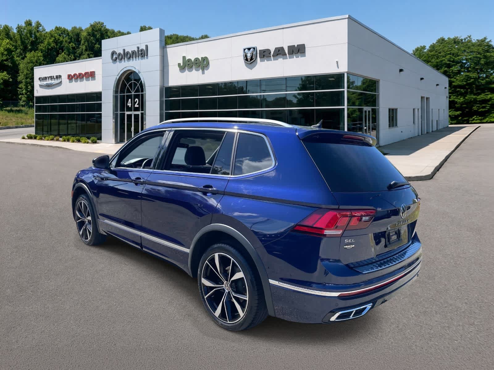 Used 2022 Volkswagen Tiguan SEL R-Line AWD/4WD image 3