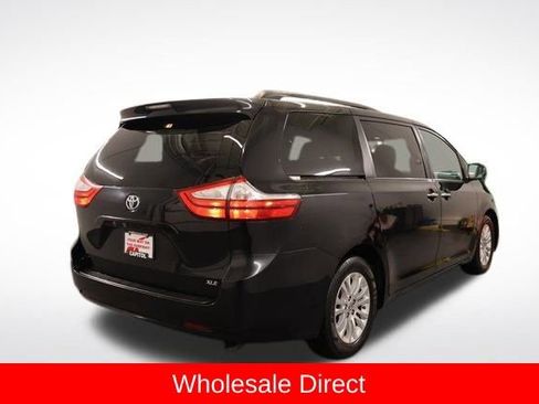 Used 2016 Toyota Sienna XLE image 2