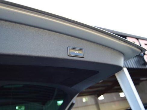 Used 2009 Volkswagen Touareg VR6 image 38