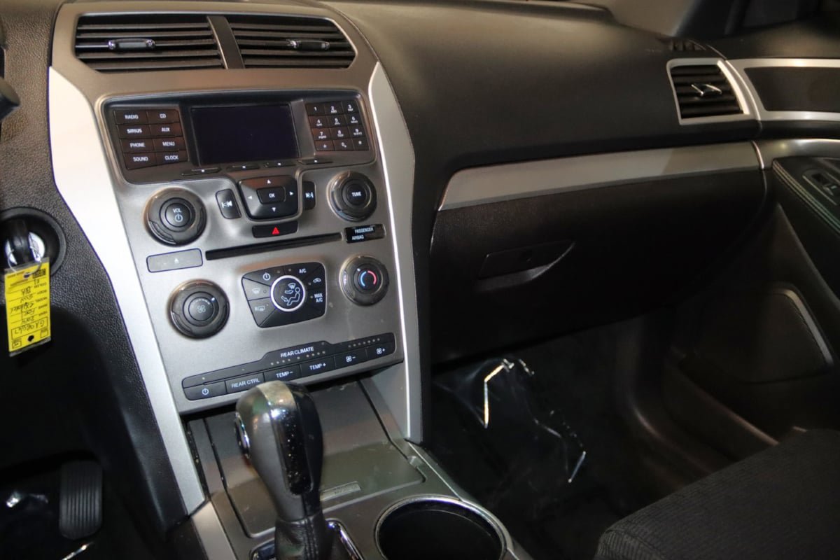 Used 2014 Ford Explorer XLT FWD image 38