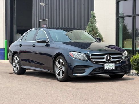 Used 2018 Mercedes-Benz E 300 4MATIC image 4