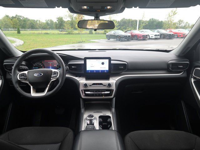 Used 2023 Ford Explorer XLT AWD/4WD image 20