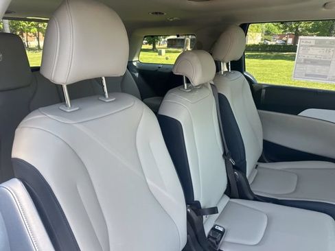New 2026 Kia Carnival SX w/ SX Dark Edition Package FWD image 23