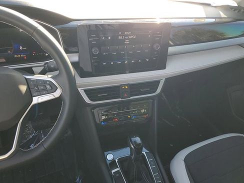 New 2026 Volkswagen Taos SE image 23