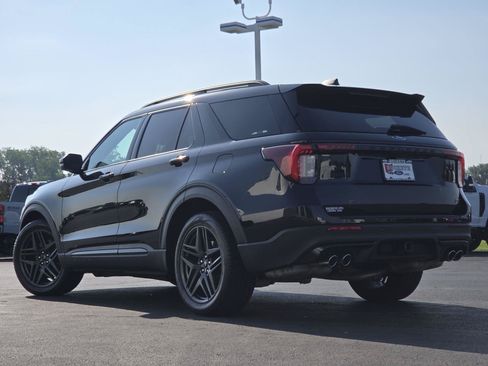 Used 2025 Ford Explorer ST w/ Sun And Sound Package AWD/4WD image 18