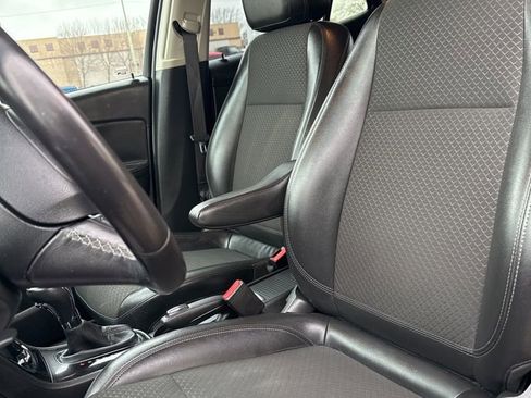 Used 2018 Buick Encore Preferred image 3