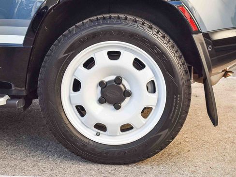 Used 2024 Land Rover Defender 110 S image 13