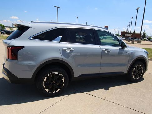 Used 2024 Kia Sorento S w/ Panoramic Sunroof Package AWD/4WD image 5