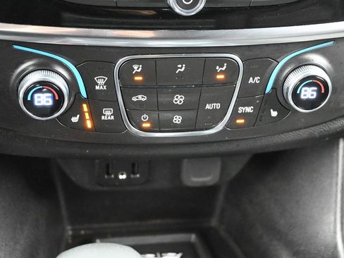 Certified 2023 Chevrolet Traverse LT image 19