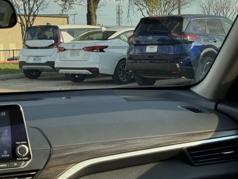 Used 2025 Nissan Altima 2.5 SV image 16