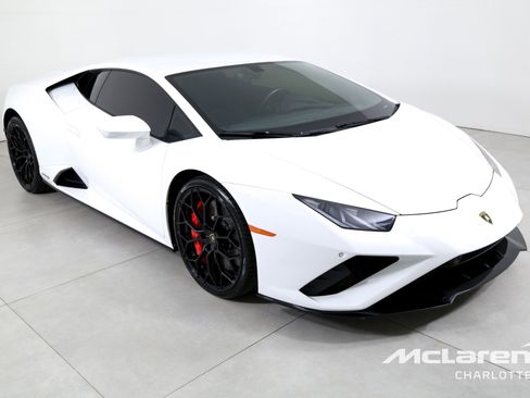 Used 2022 Lamborghini Huracan EVO RWD image 3