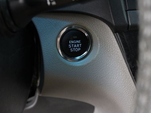 Used 2015 Toyota Sienna XLE Premium FWD image 18