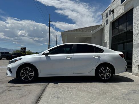 Used 2023 Kia Forte LXS FWD image 7