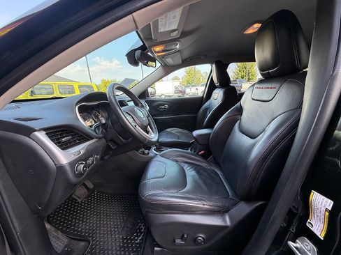 Used 2015 Jeep Cherokee Trailhawk w/ Comfort/Convenience Group AWD/4WD image 17