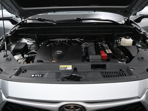 Used 2020 Toyota Highlander XLE AWD/4WD image 40