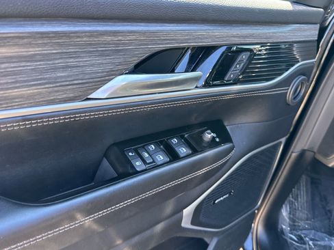 Certified 2023 Jeep Wagoneer L Series II image 24