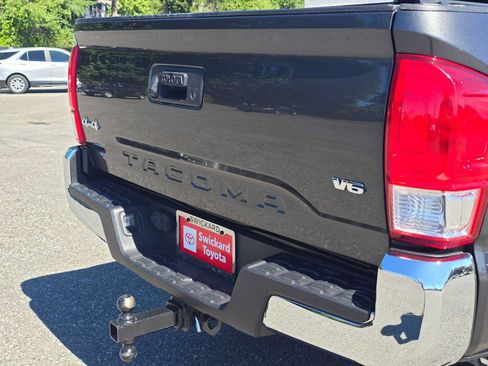 Certified 2017 Toyota Tacoma SR5 w/ Tow Package AWD/4WD image 13