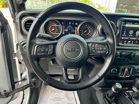 Used 2022 Jeep Wrangler Sport AWD/4WD image 15