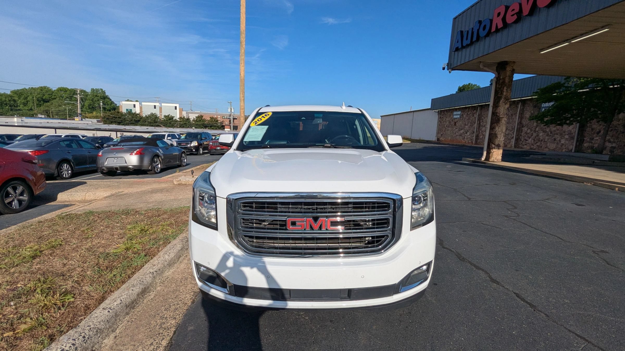 Used 2016 GMC Yukon XL SLT w/ Open Road Package AWD/4WD image 2
