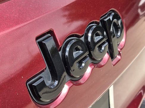 Used 2020 Jeep Grand Cherokee Altitude RWD image 11