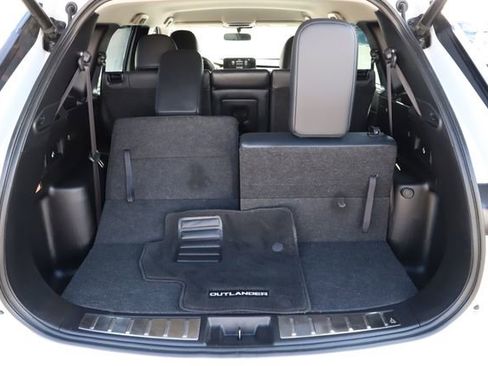 Used 2022 Mitsubishi Outlander SE image 8