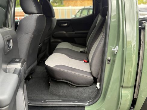 Used 2022 Toyota Tacoma TRD Off-Road image 31