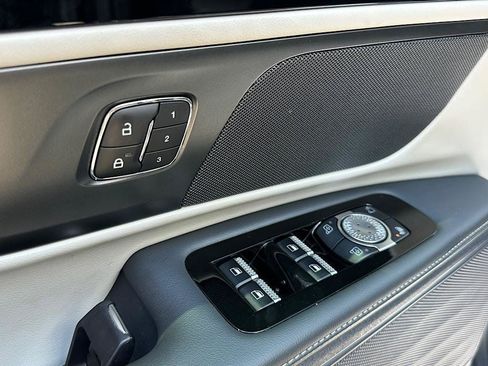 Used 2025 Lincoln Nautilus Premier AWD/4WD image 14