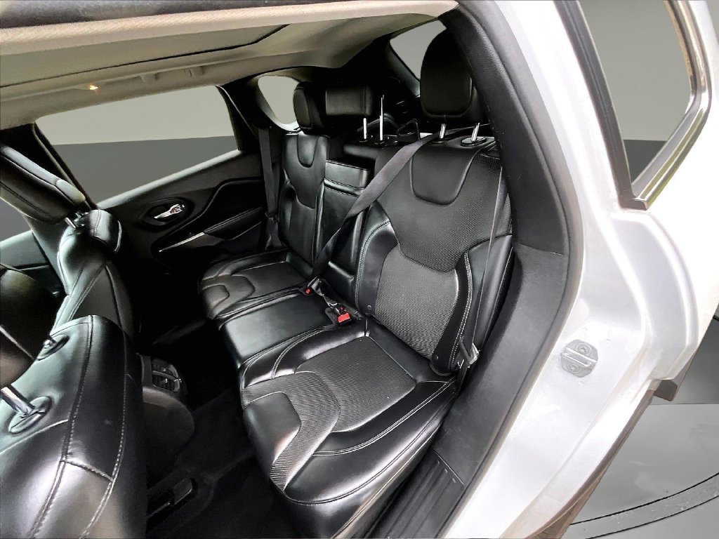 Used 2019 Jeep Cherokee Limited AWD/4WD image 25