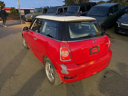 Used 2011 MINI Cooper Hardtop image 2